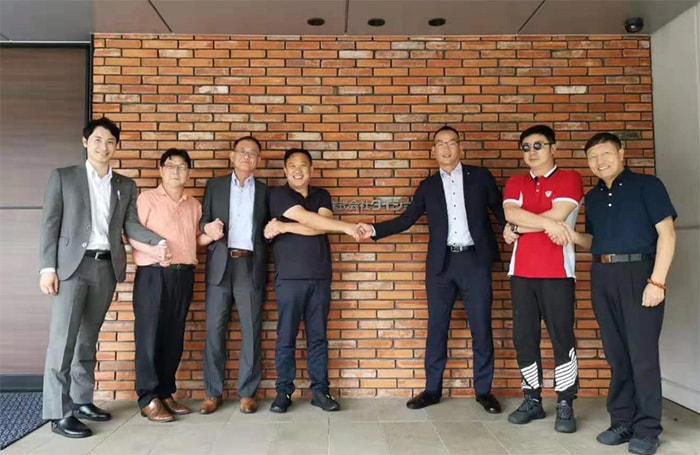 花帝董事长张福财一行，所到之处受到日本友人的热烈欢迎