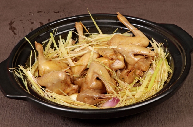 大厨四宝酱香风味干锅酱应用-干锅香茅乳鸽